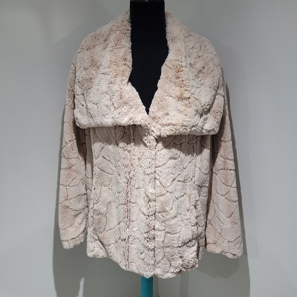 Novelti Jackets & Blazers - Novelti Women's Oversized Faux Fur Jacket 20 Cream Cruelty Free Cozy Maximalist